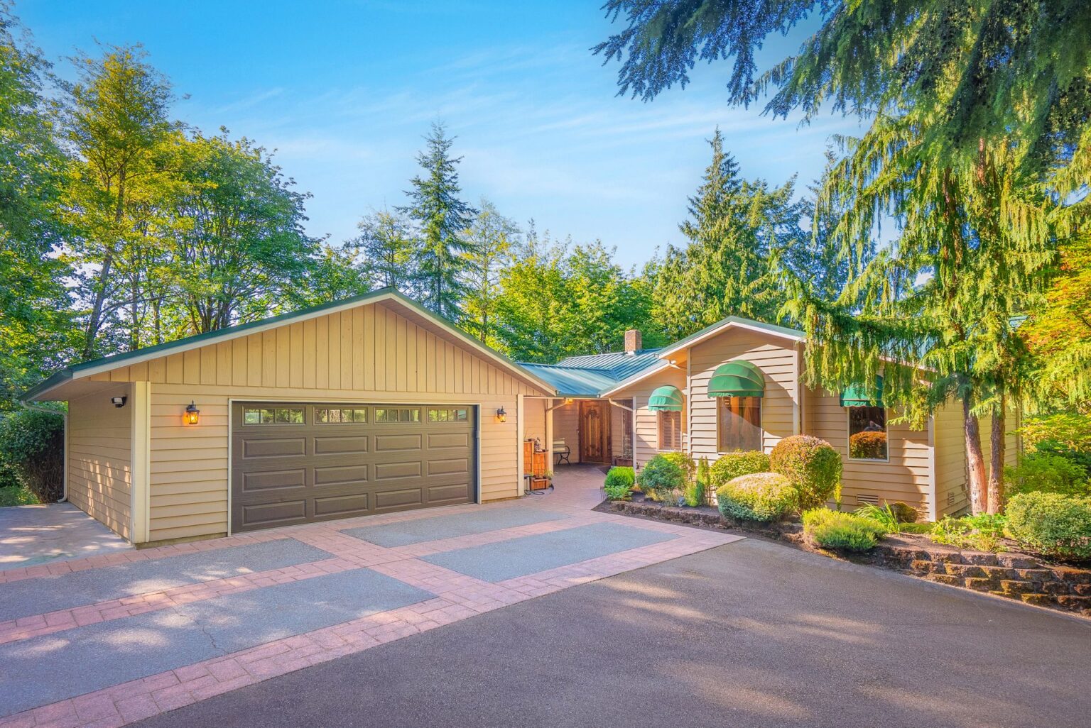 Lamb & Co. with HGTV's Lyndsay Lamb and Leslie Davis