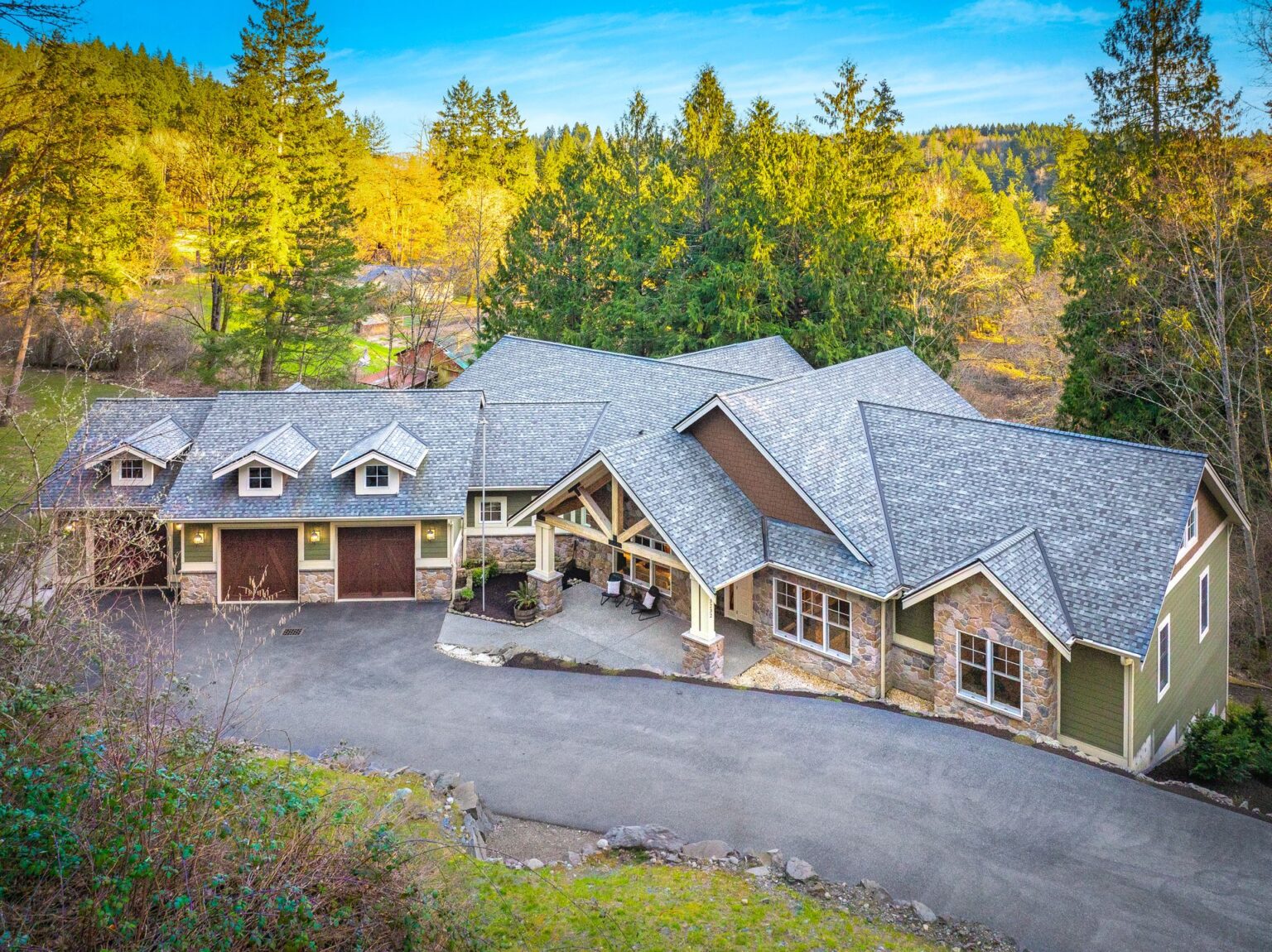 Exceptional CustomBuilt Issaquah Home Lamb & Co.